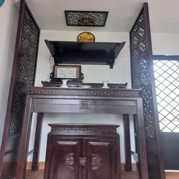 Vách ngăn bàn thờ - VNB105
