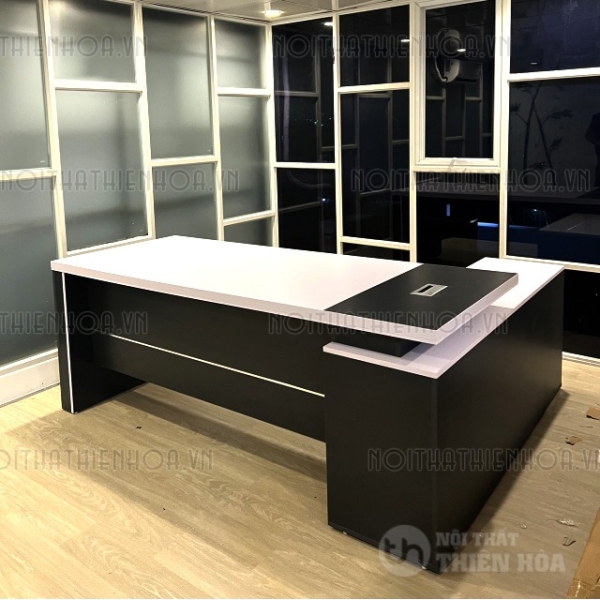 Bàn giám đốc hiện đại Mei 1m8
