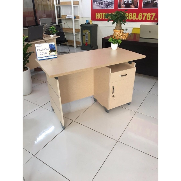 Bàn làm việc giá rẻ fami có hộc BLVG-FMCH-383