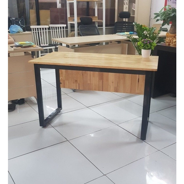 Bàn làm việc chân sắt chữ U yếm cao su