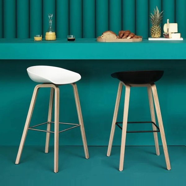 Ghế quầy bar hay stool lưng nhựa chân gỗ nhập khẩu- Mã 403A